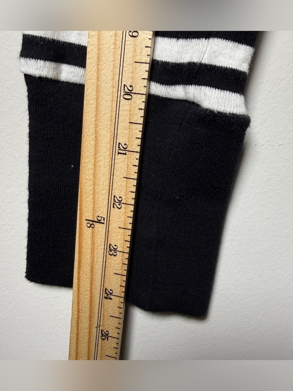 Hot Topic Black White Stripe Crop Top Heart Patch Long Sleeve Color Block L - Picture 9 of 9